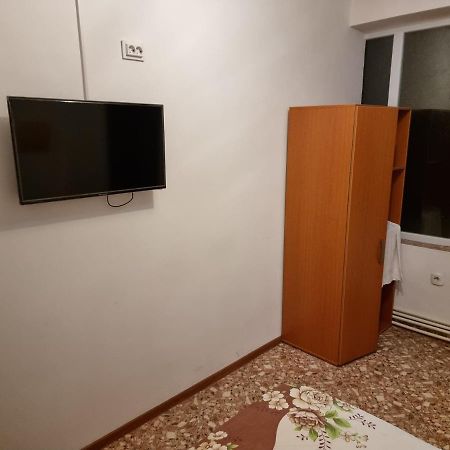 Quasar Hotel Curtea De Arges Exterior photo