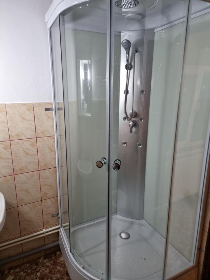 Quasar Hotel Curtea De Arges Exterior photo
